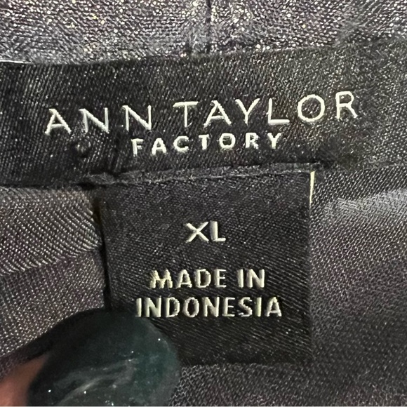 Ann Taylor factory silver long sleeve tie neck blouse Size XL - Picture 6 of 7